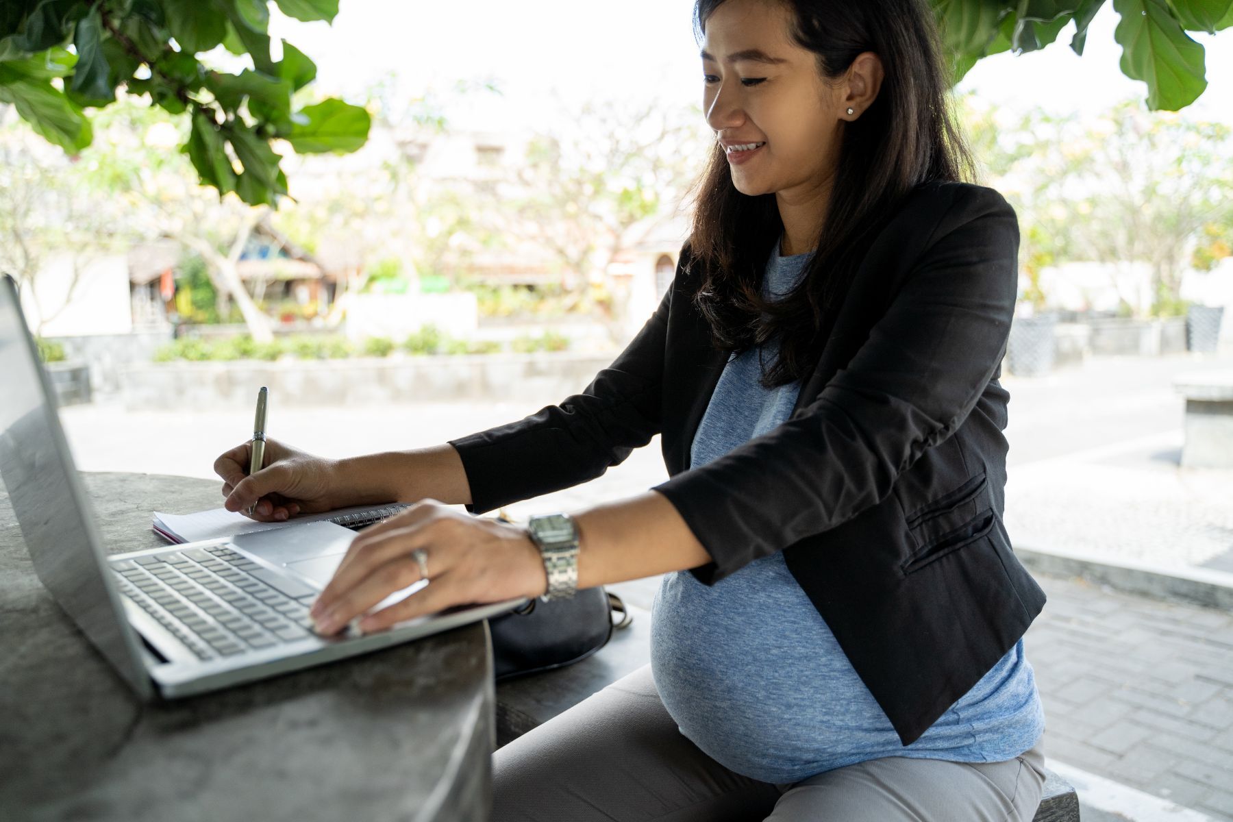 Có những loại bảo hiểm thai sản nào? (Nguồn: Canva)
