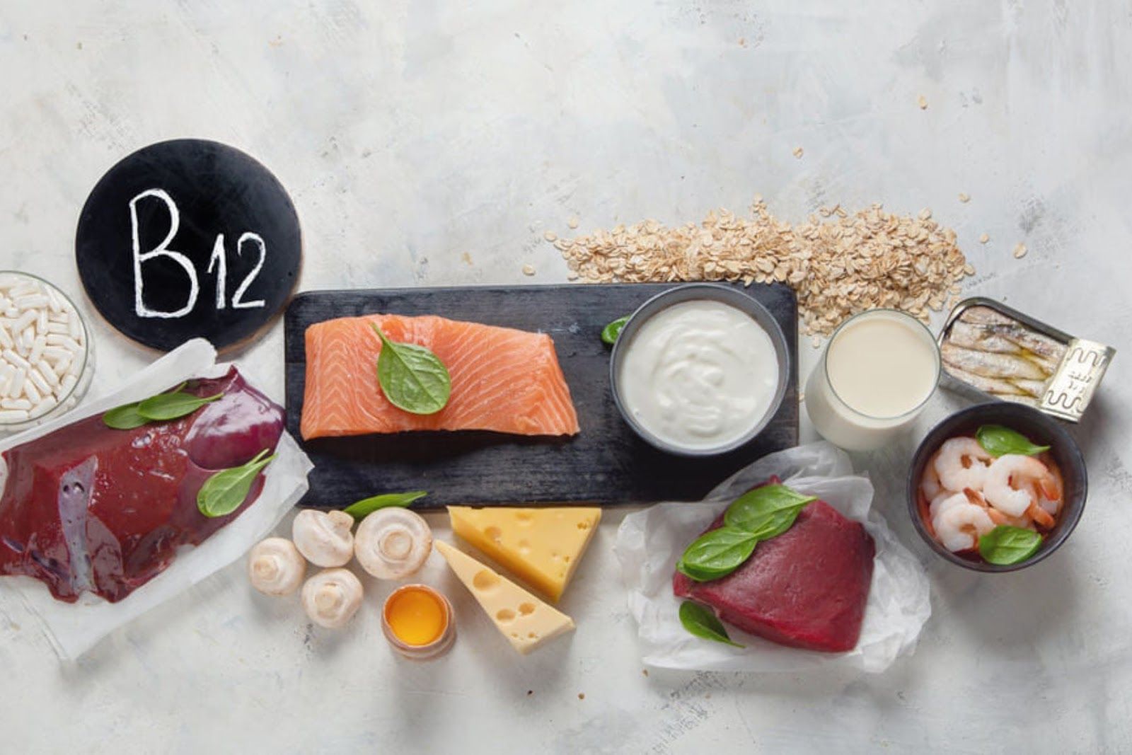 Bổ sung thực phẩm giàu B12 giúp tăng lượng tiểu cầu trong máu (Nguồn: Canva)