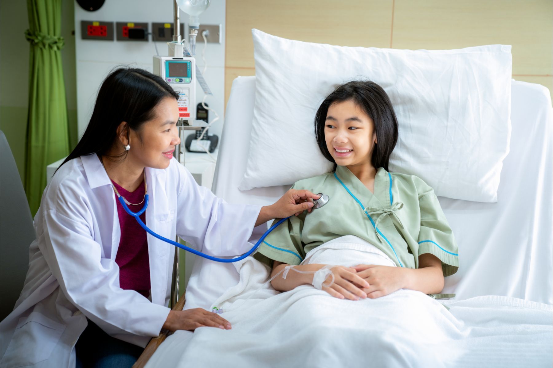 Để tăng cơ hội chăm sóc sức khỏe tối đa, bạn có thể chọn tham gia thêm gói bảo hiểm sức khỏe (Nguồn: Canva)