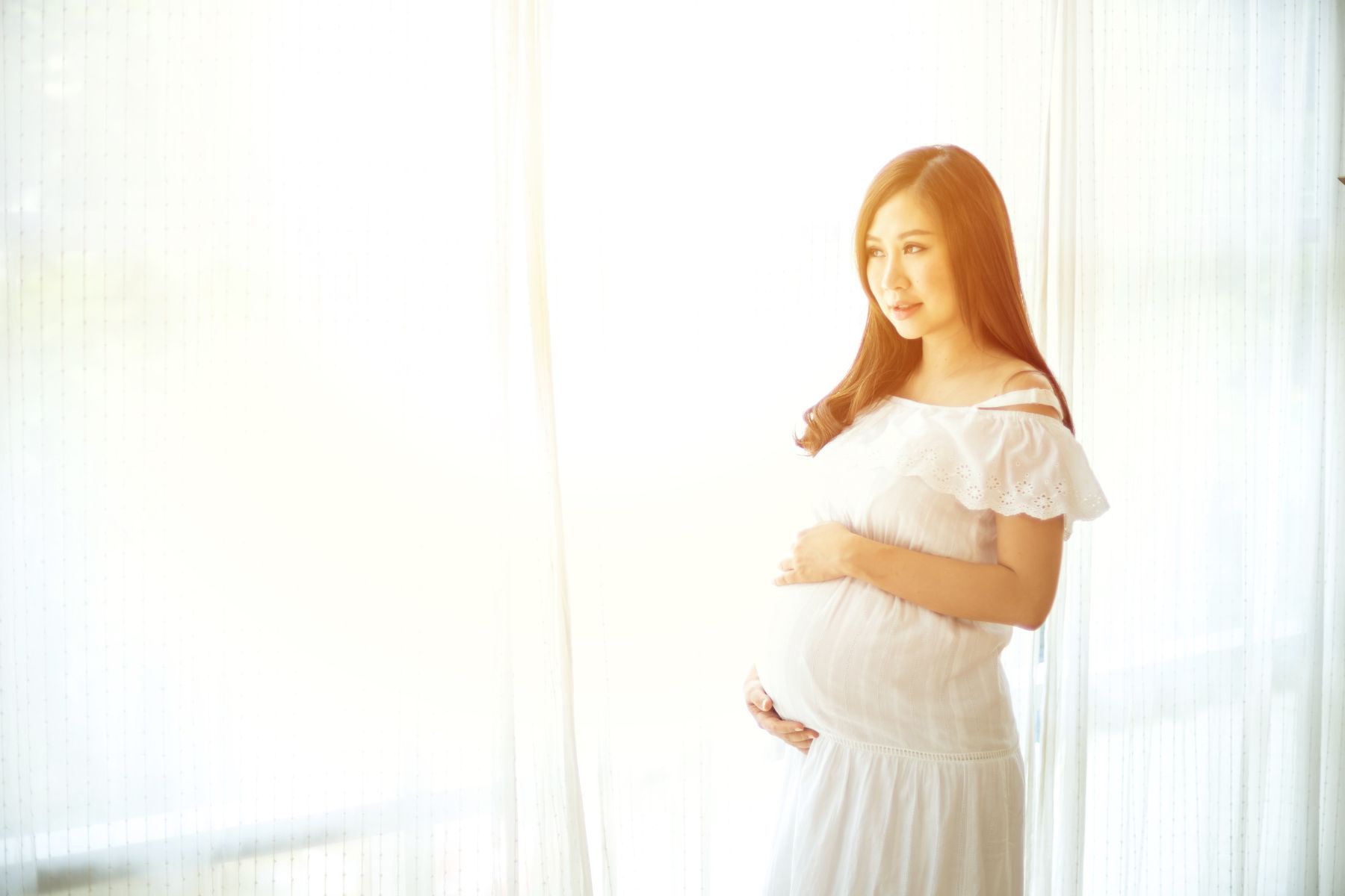 Mua bảo hiểm thai sản có thời gian chờ ngắn nhất ở đâu tốt nhất? (Nguồn: Canva)