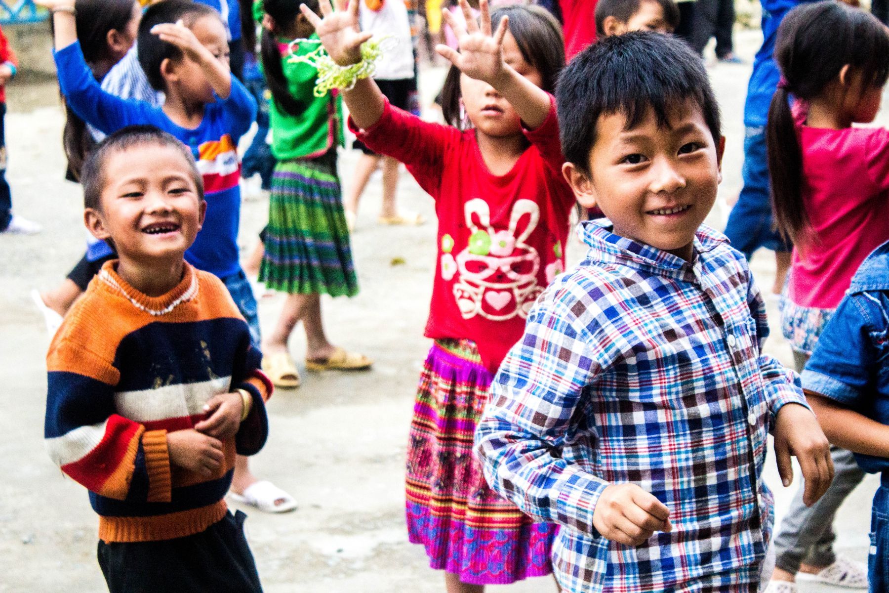 Học sinh và gia đình còn được hỗ trợ phụ cấp điều trị theo ngày, với số ngày tối đa&nbsp;không quá 60 - 180 ngày/năm - Nguồn ảnh: Canva