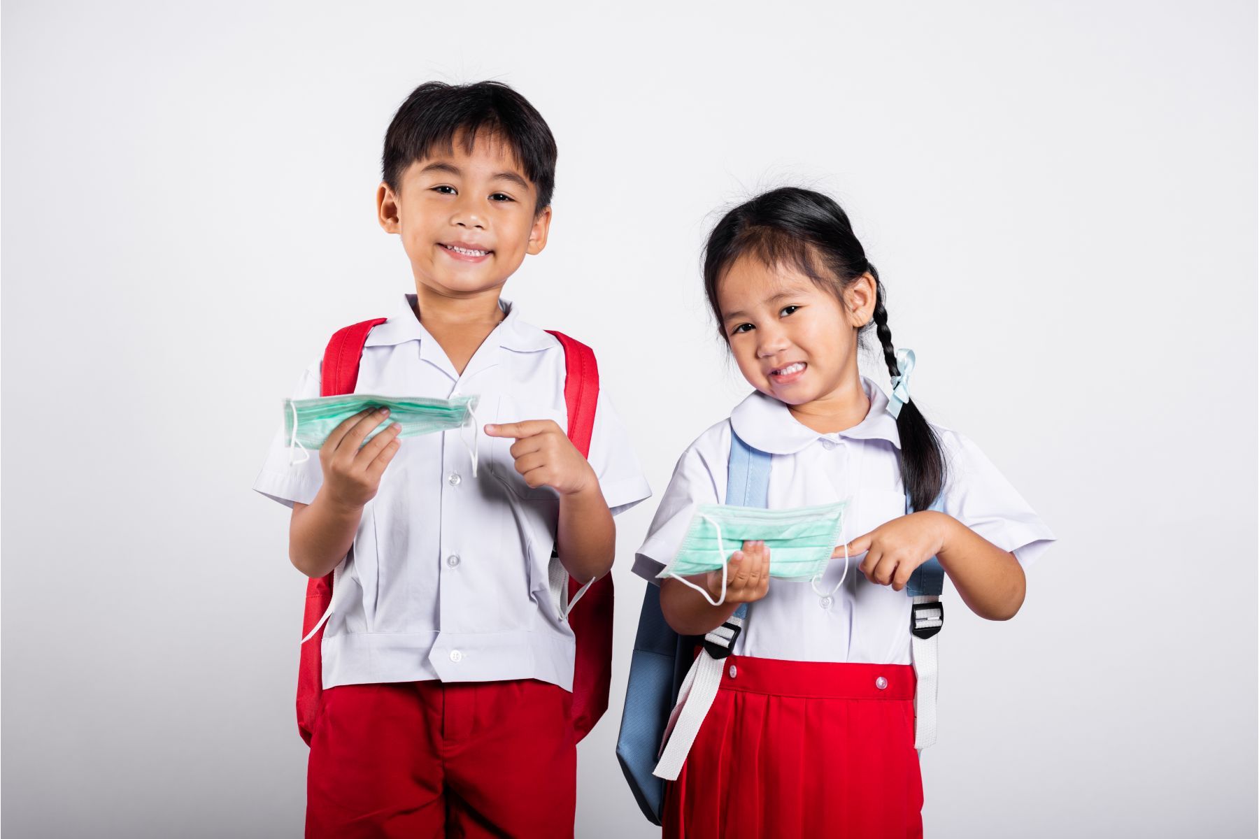 Nhà nước sẽ hỗ trợ chi phí cho học sinh, sinh viên với mức đóng 100.000 đồng/tháng - Nguồn ảnh: Canva