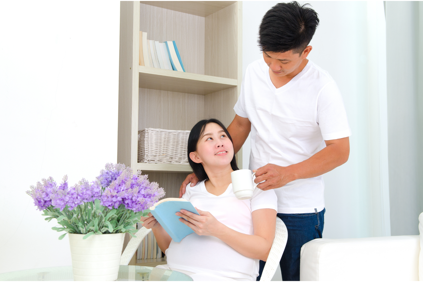 Thời gian nghỉ hưởng chế độ thai sản cho nam giới sẽ phụ thuộc vào tình trạng, sức khoẻ của người vợ và cách sinh con (Nguồn: Canva)