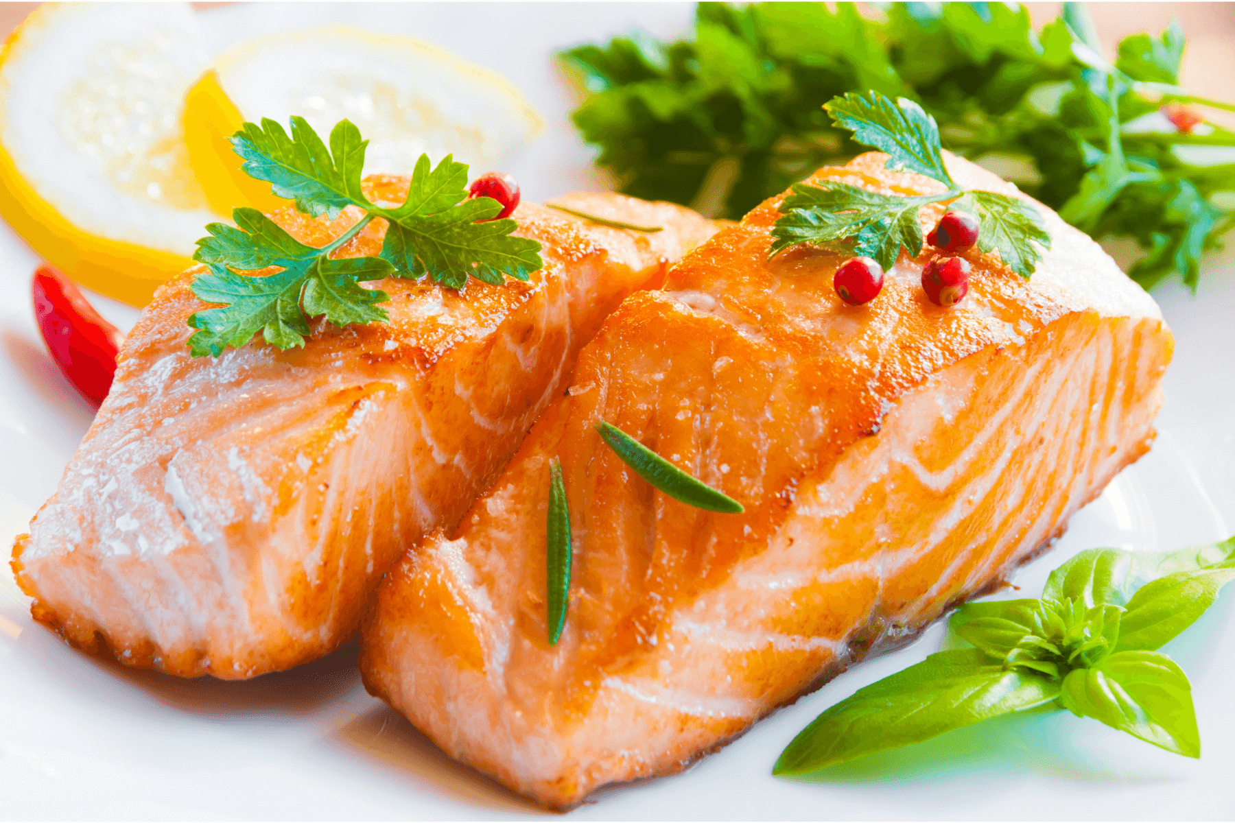 Cá hồi cung cấp Omega-3 tốt cho sự phát triển mắt và trí não