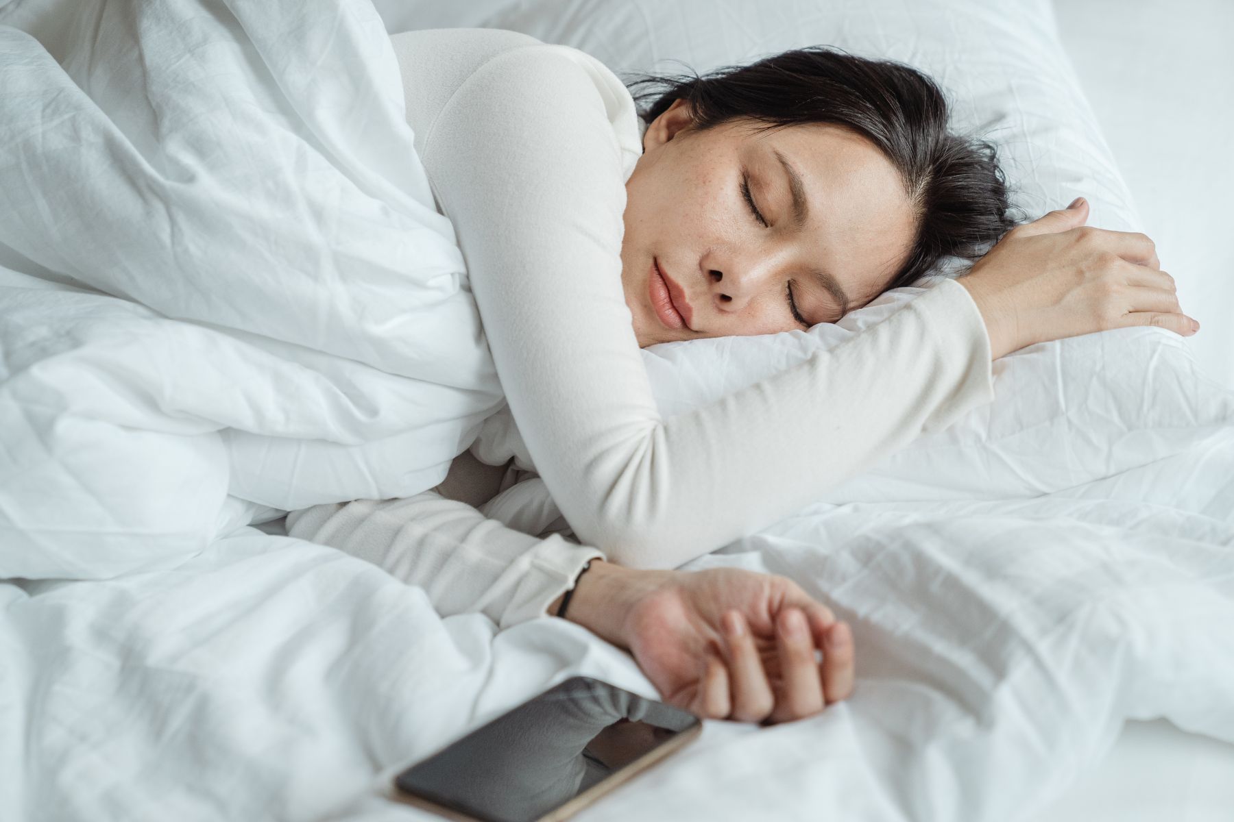Đâu là cách để ngủ nhanh hiệu quả? (Nguồn: Canva)