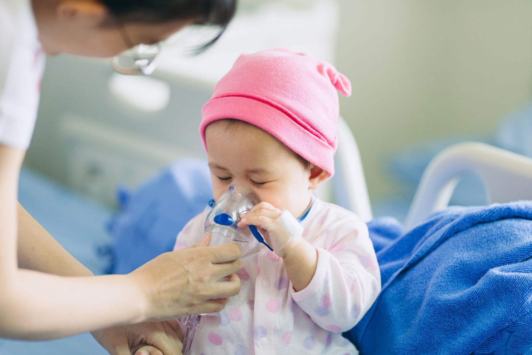 Làm thế nào để chăm sóc bệnh nhân viêm phổi tại nhà an toàn và hiệu quả? (Nguồn: Canva)