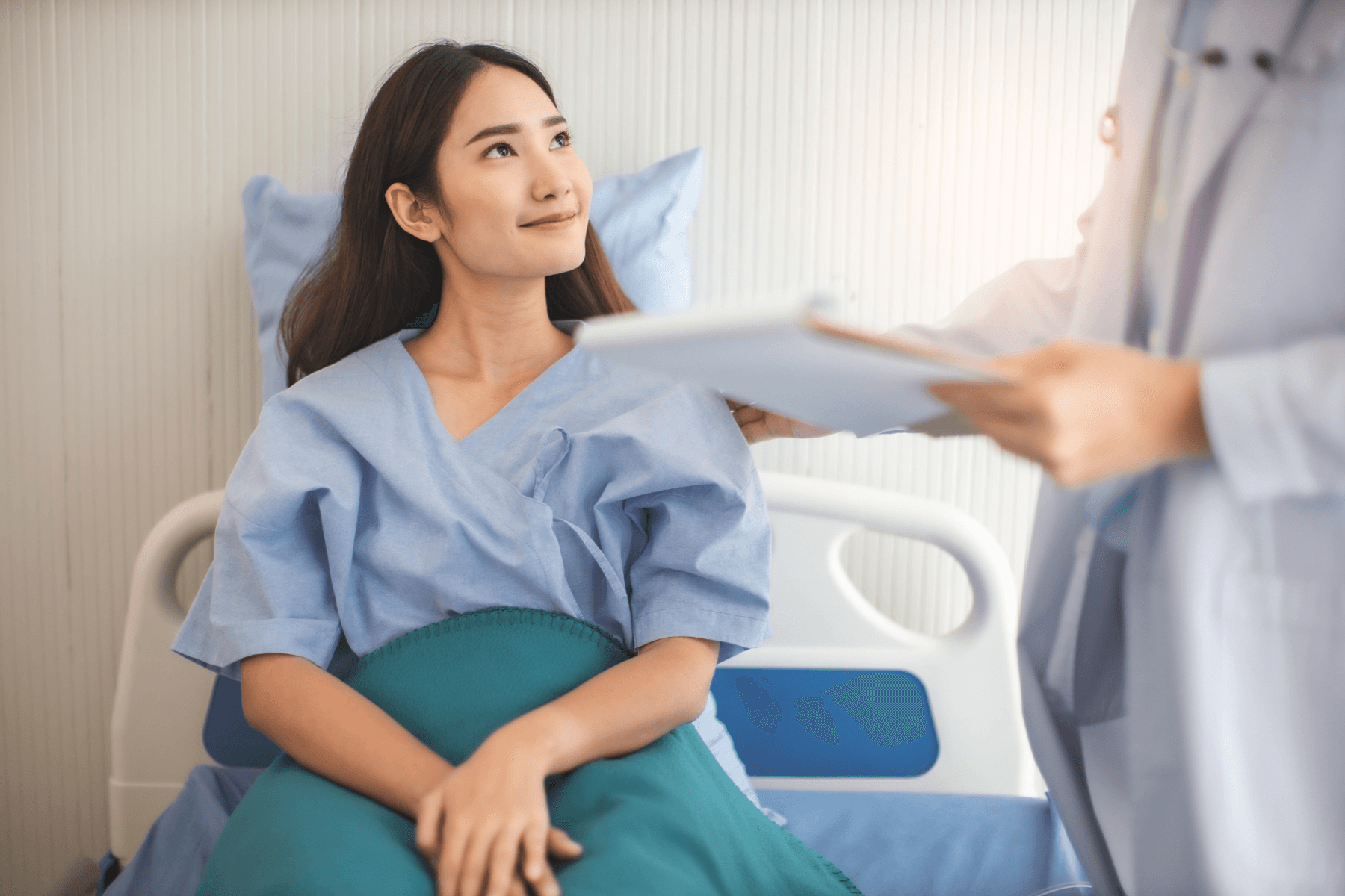 Lao động nữ khi sinh con sẽ được nghỉ việc để hưởng chế độ thai sản trước và sau khi sinh con là 06 tháng