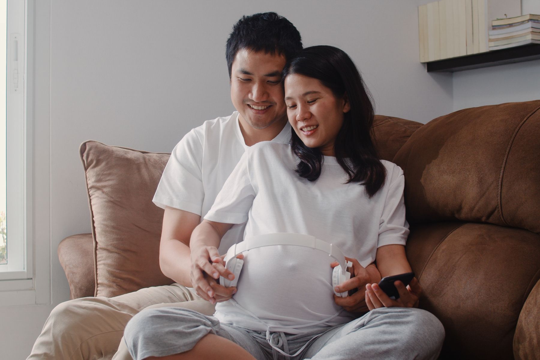 Chế độ thai sản được hưởng bao nhiêu tiền là vấn đề được người lao động quan tâm khi sinh con. (Ảnh: Freepik)