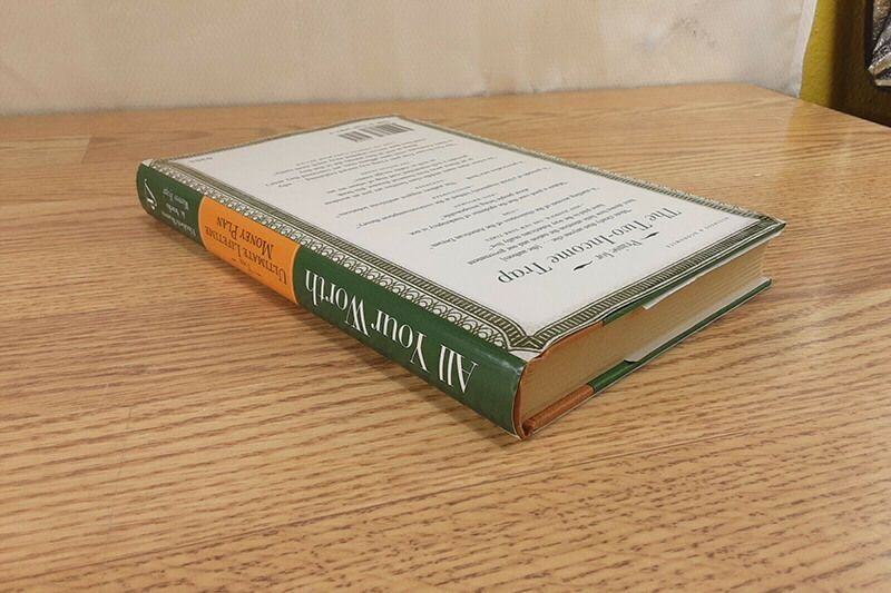 Bạn có thể tham khảo thêm phương pháp 50/30/20 trong quyển sách “All Your Worth: The Ultimate Lifetime Money Plan”