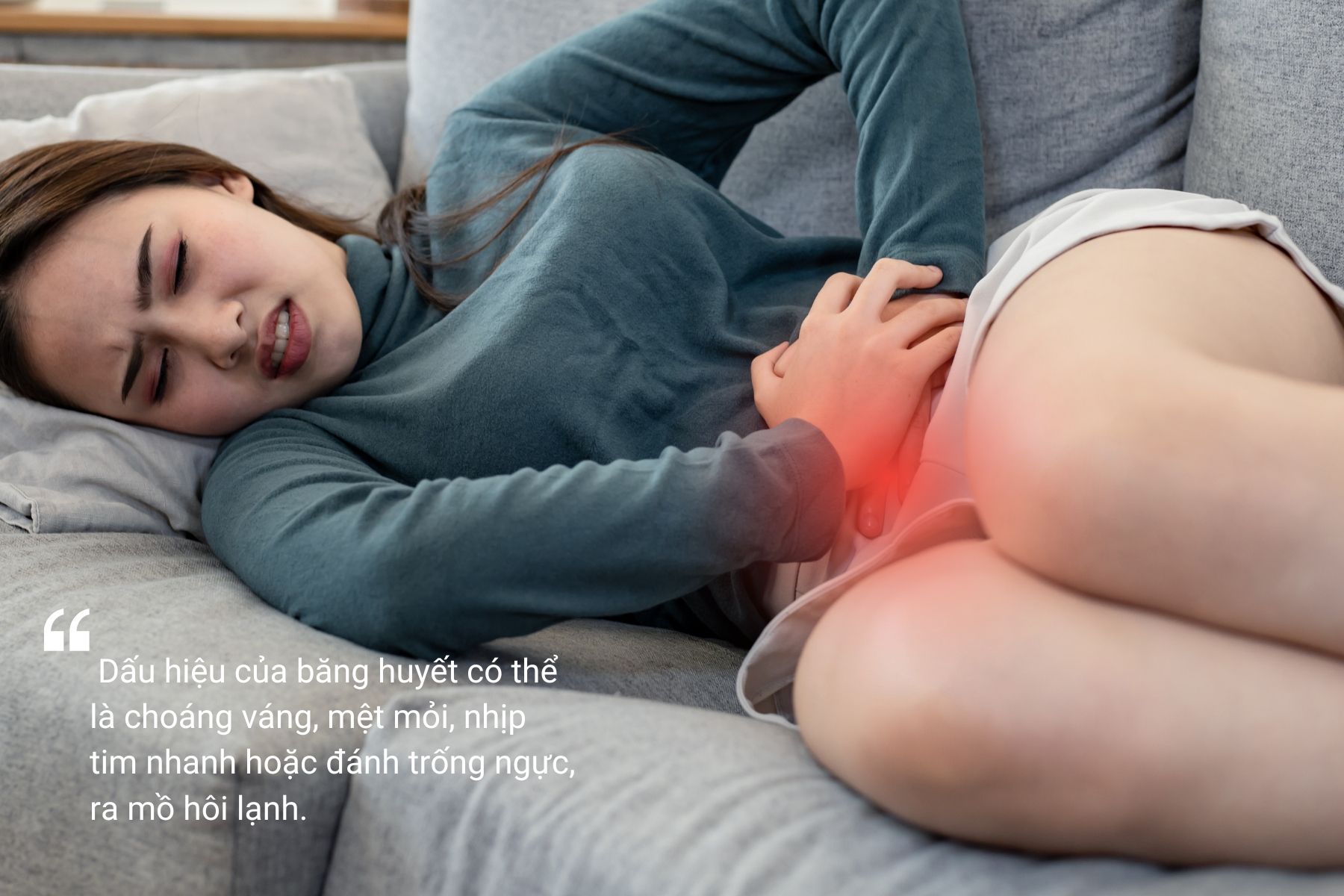 Bạn bị chảy máu đỏ tươi liên tục kèm 1 vài biểu hiện trên có thể là dấu hiệu của băng huyết sau sinh