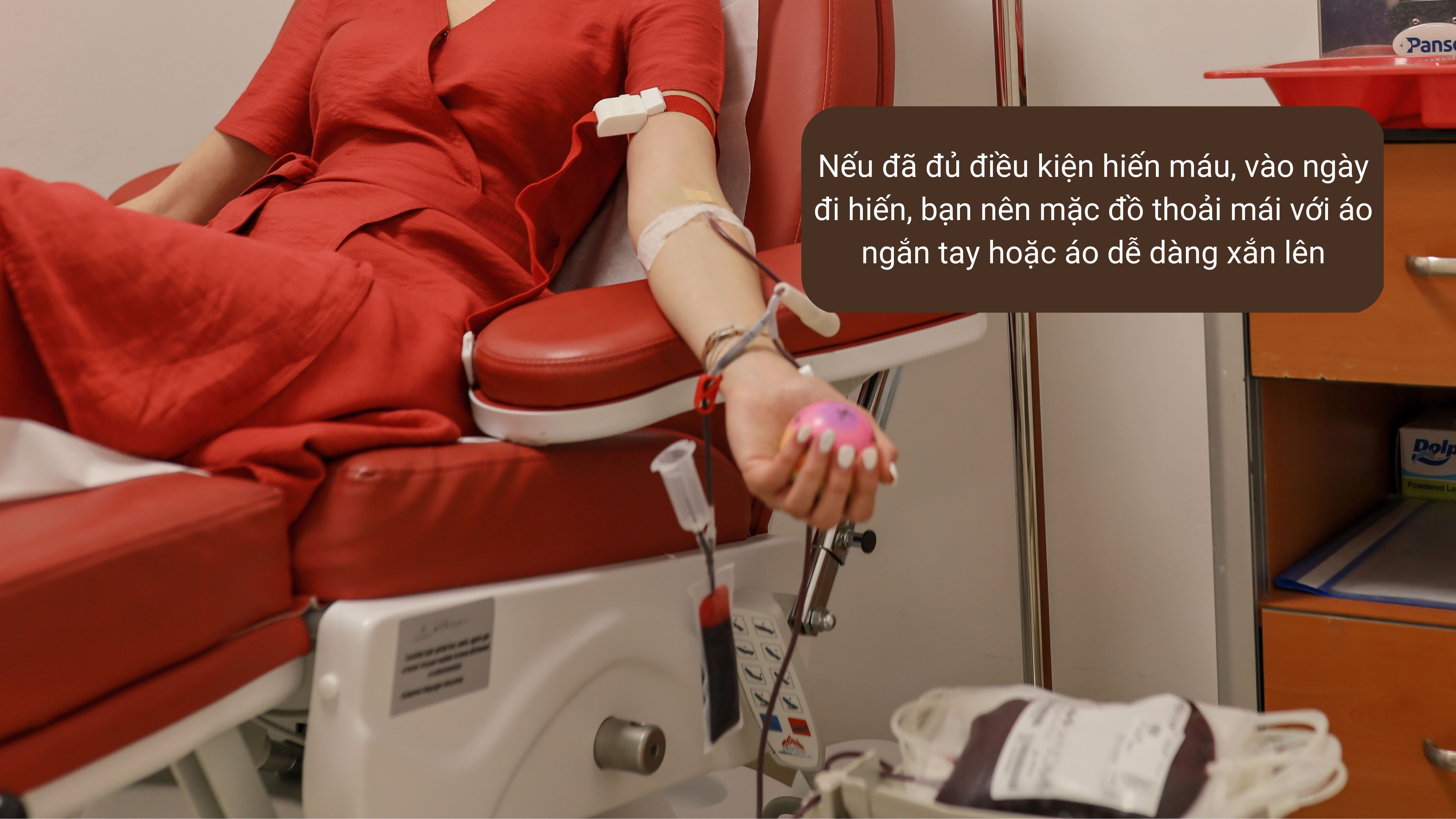 Mặc quần áo thoải mái để dễ dàng xắn lên - Nguồn: Canva