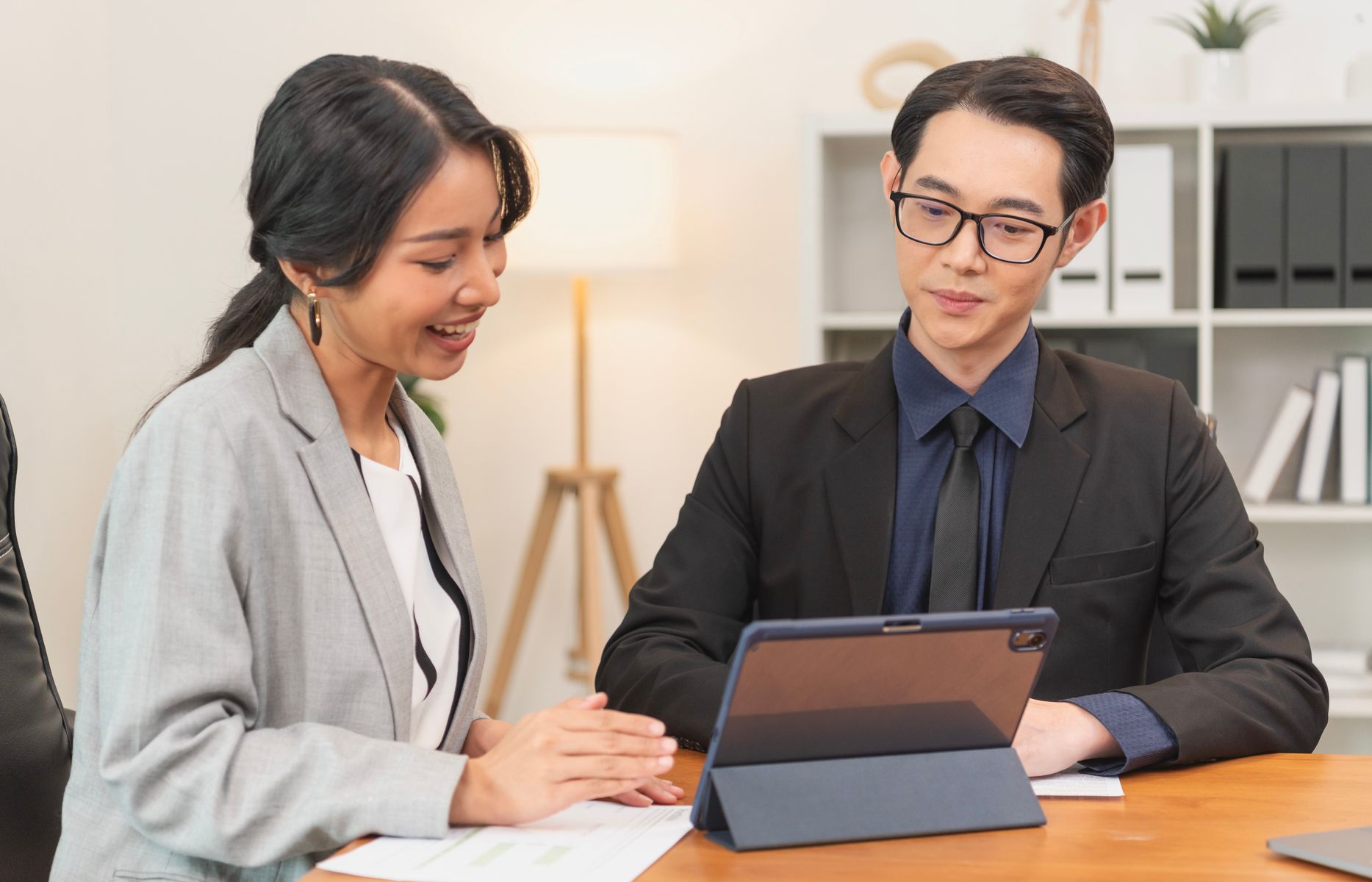 Doanh nghiệp nên tìm hiểu và lựa chọn các công ty bảo hiểm uy tín trên thị trường.