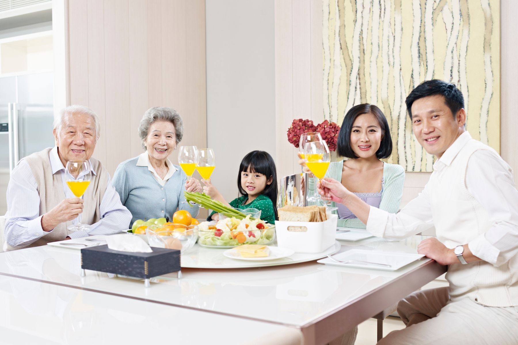 Tôn trọng lẫn nhau là một yếu tố rất quan trọng giúp xây dựng một gia đình hạnh phúc (Nguồn: Canva)