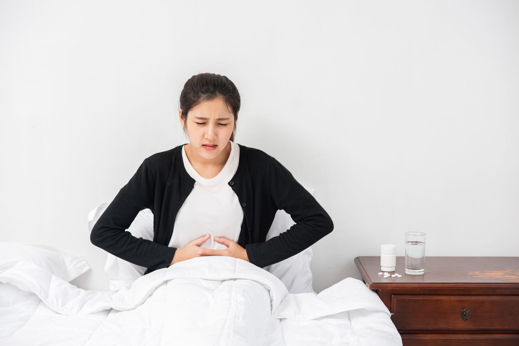 Dấu hiệu mang thai ngoài tử cung thường gặp nhất là tình trạng chảy máu âm đạo bất thường.