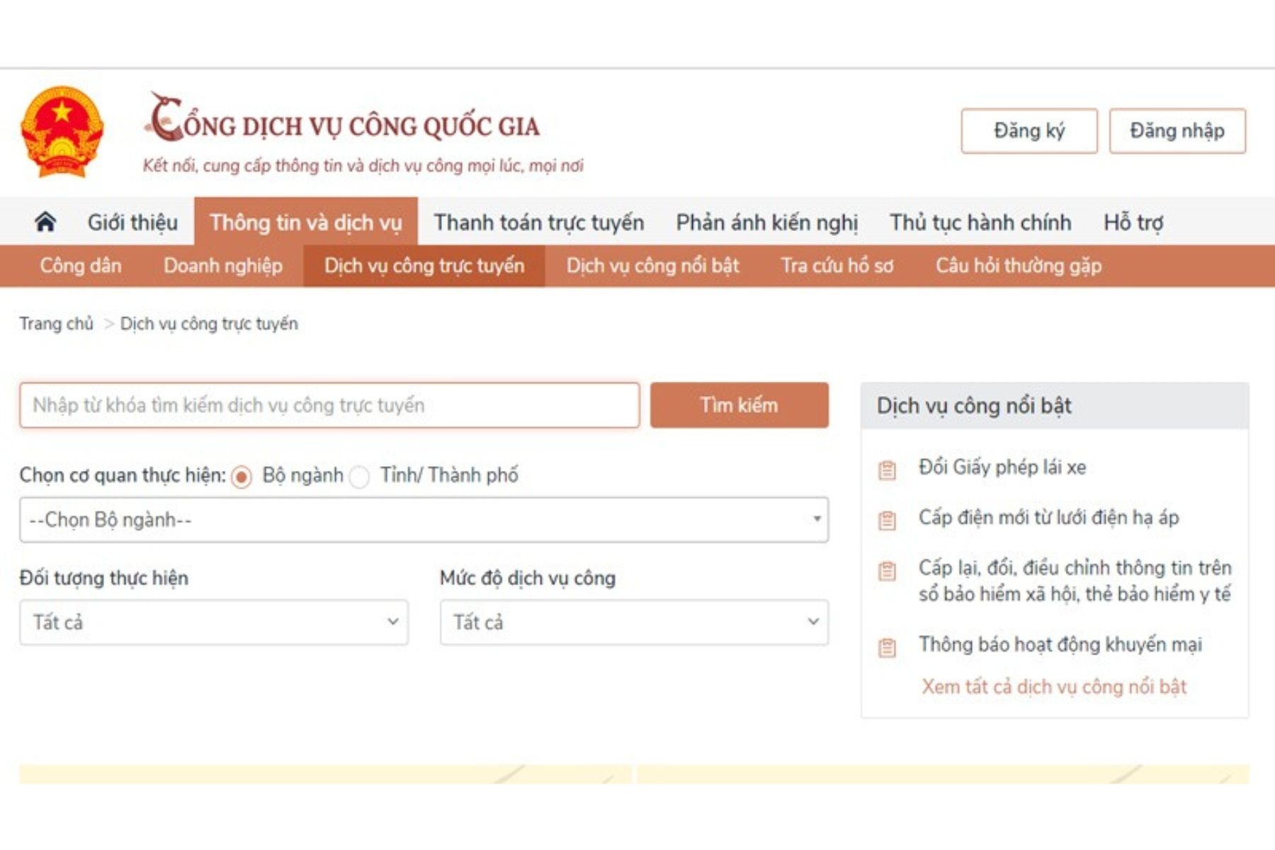 Sau khi truy cập vào trang chủ của website, bạn có thể bấm vào menu "Thông tin và dịch vụ" và chọn "Dịch vụ công trực tuyến" (Nguồn: Internet)