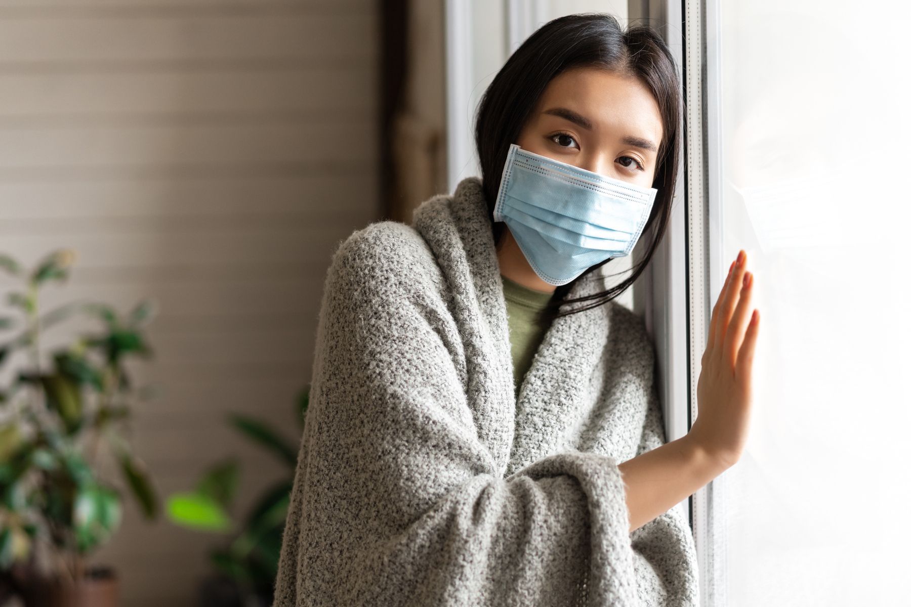Người bệnh quai bị cần đeo khẩu trang để phòng tránh lây bệnh cho người khác.