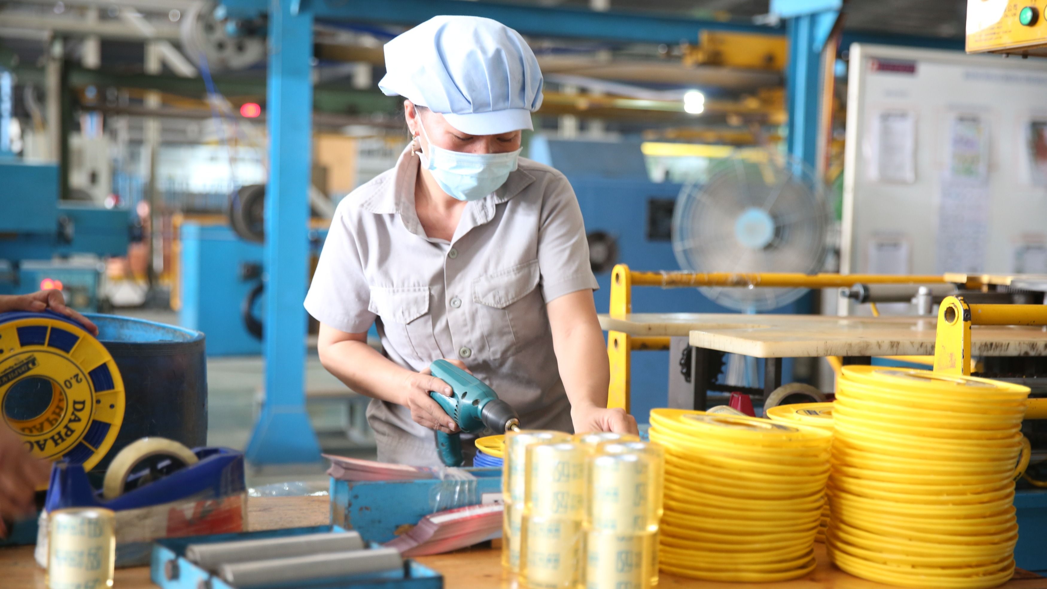 Người sử dụng lao động phải đóng bảo hiểm tai nạn công nhân cho người lao động.