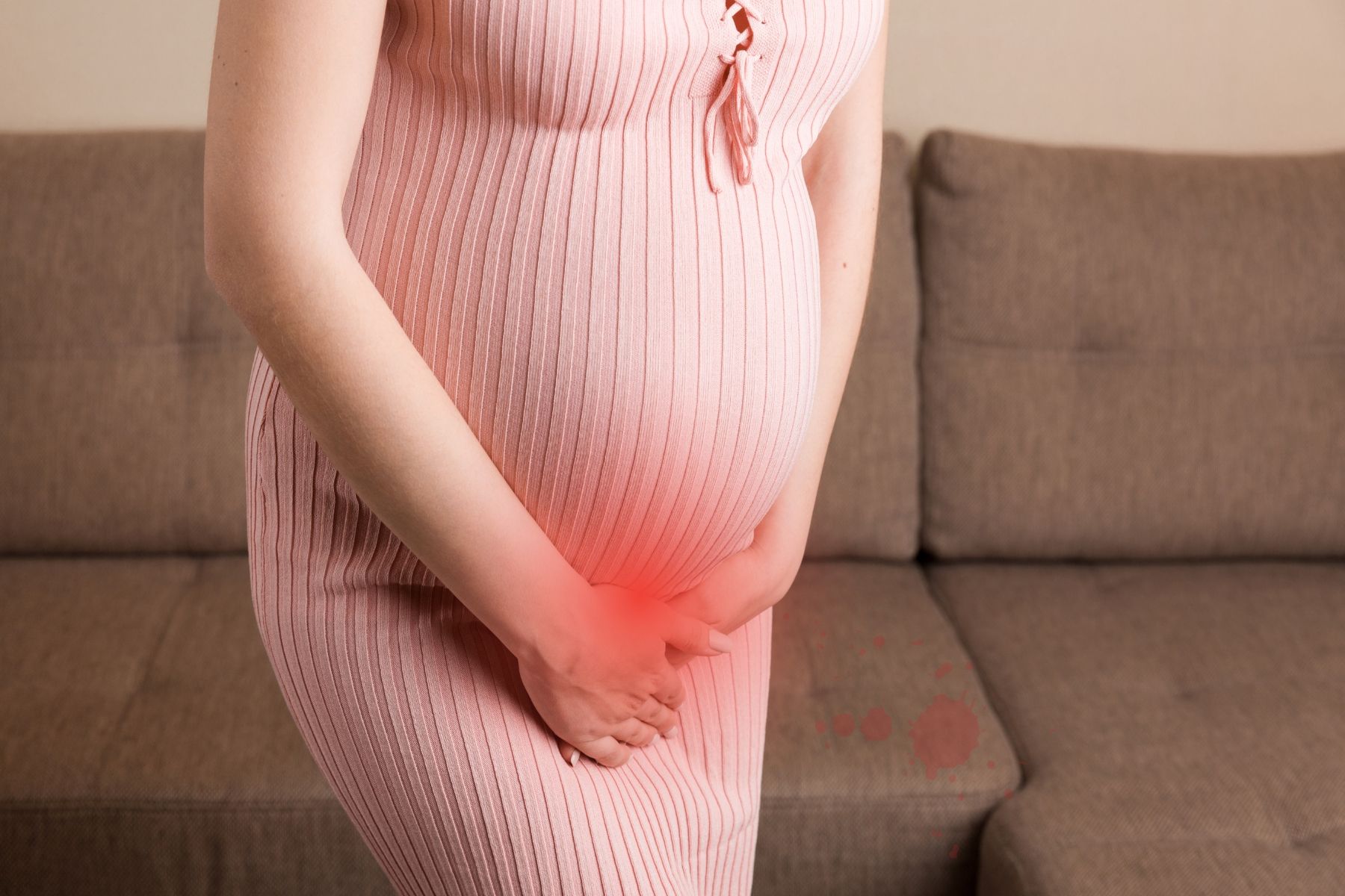 Chảy máu khi mẹ bầu đi lại nhiều có thể là dấu hiệu nhận biết nhau tiền đạo bám thấp