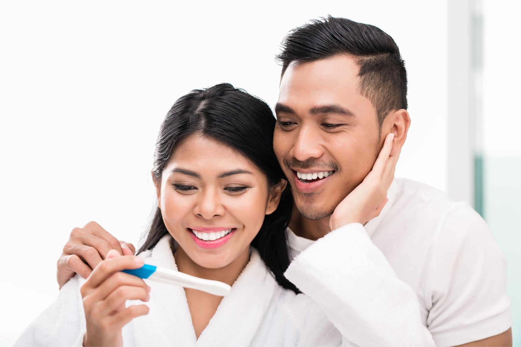 Ngoài phương pháp nhìn que thử thai biết trai hay gái thì siêu âm cũng là một cách để bạn xác định giới tính của thai nhi (Nguồn: Canva)