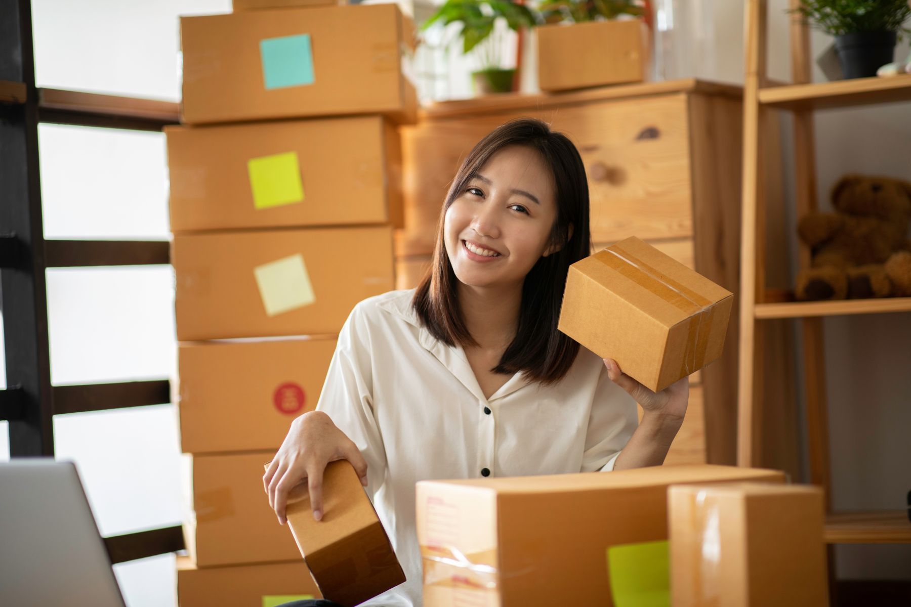 Phụ nữ hiện đại là những người tự tin, quyết đoán và chủ động trong mọi hoàn cảnh. Họ không để ai quyết định cho mình (Nguồn: Canva)