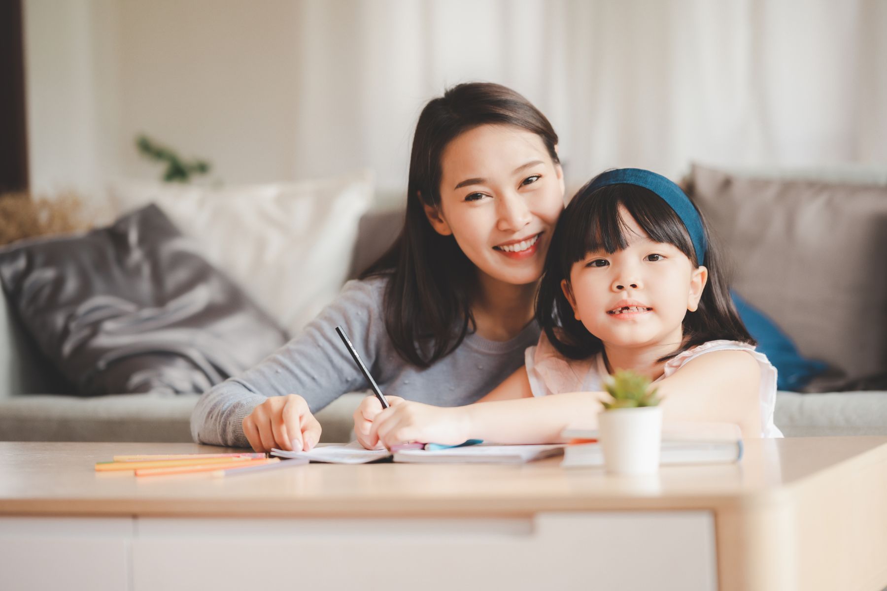 Phụ nữ hiện đại không chỉ làm mẹ, làm vợ, mà còn làm chủ cuộc đời mình (Nguồn: Canva)