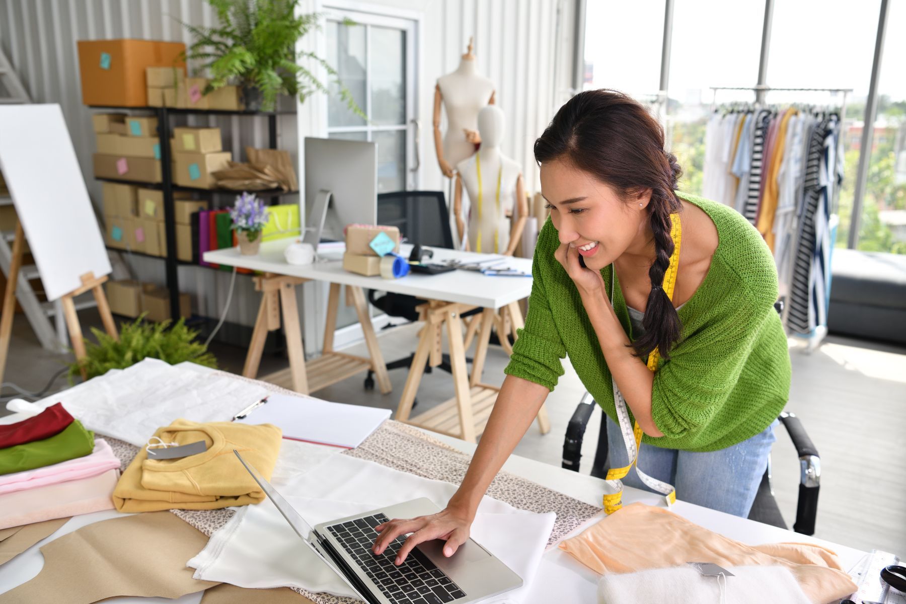 Phụ nữ hiện đại không chỉ sống cho hiện tại, mà còn sống cho tương lai. Họ luôn có kế hoạch cho cuộc sống của mình và biết cách thực hiện chúng (Nguồn: Canva)