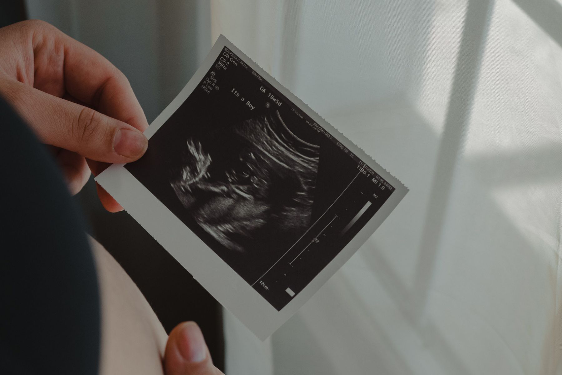 Chưa có bằng chứng khoa học về sự ảnh hưởng của thuốc tránh thai đến sự phát triển của thai nhi (Nguồn: Canva)