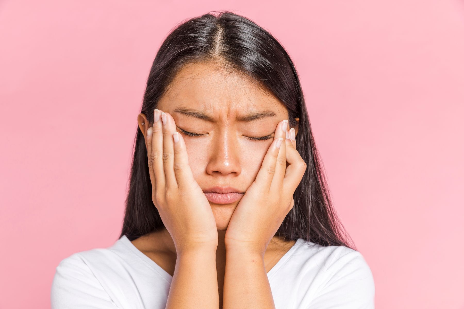 Quai bị có lây không? Bệnh quai bị có thể lây truyền dễ dàng qua đường hô hấp.
