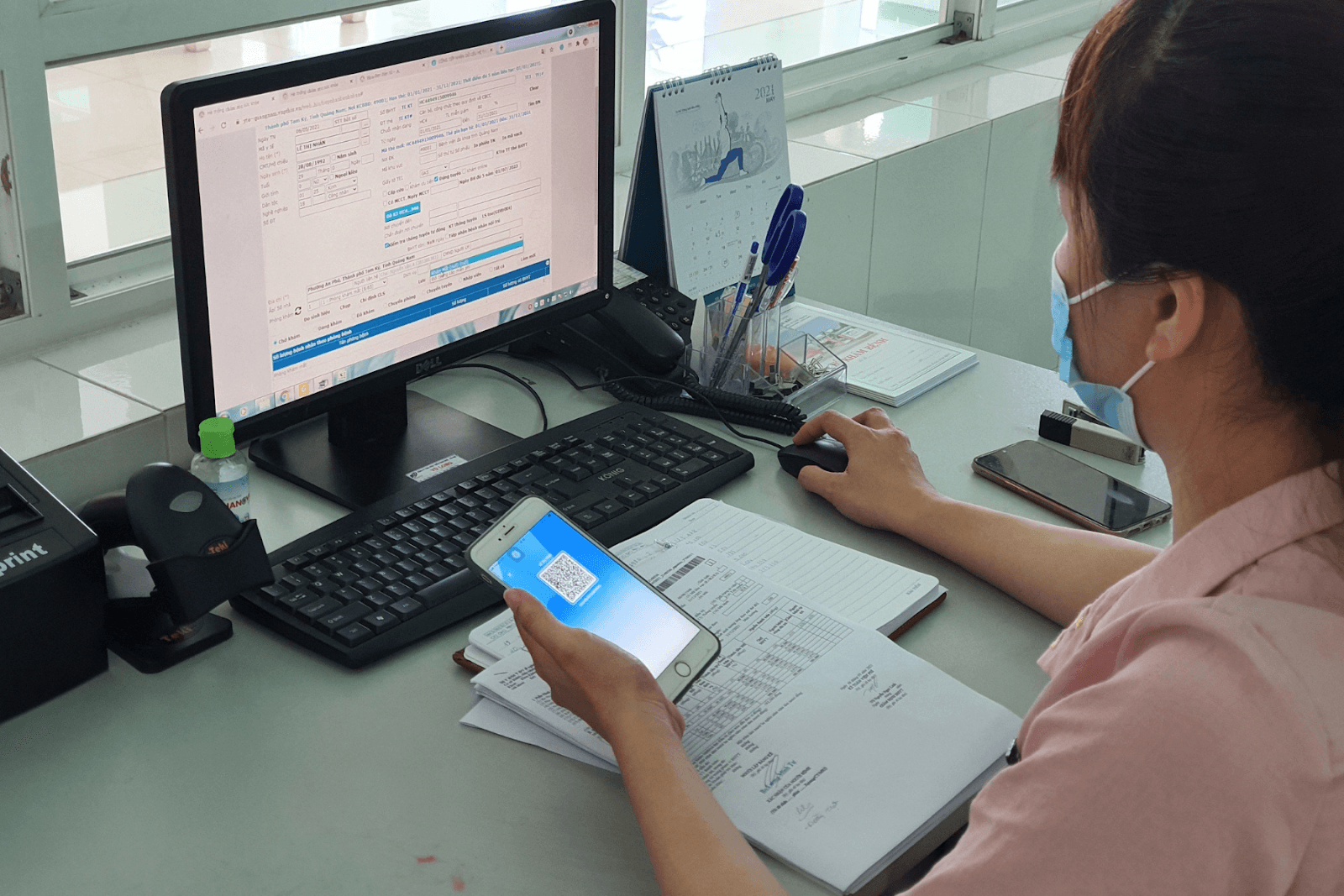 Sử dụng hình ảnh trên ứng dụng VssID để hưởng quyền lợi thẻ bảo hiểm y tế điện tử.