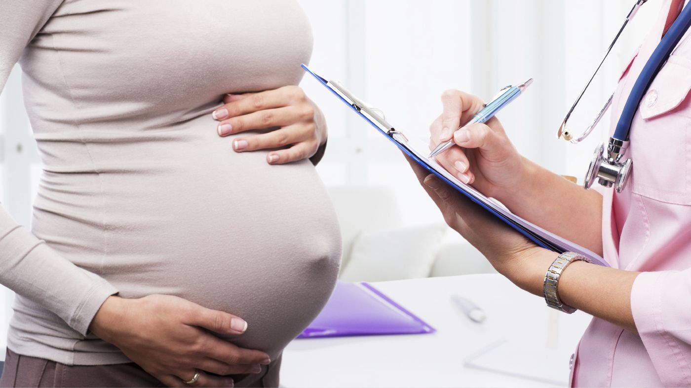 Thực hiện tầm soát dị tật thai nhi để có các biện pháp xử lý và điều trị kịp thời các bệnh di truyền từ mẹ sang con.