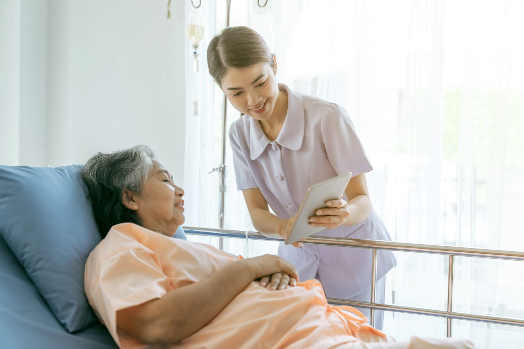 Tham gia bảo hiểm để được san sẻ nỗi lo về tài chính và tăng cơ hội điều trị thành công.