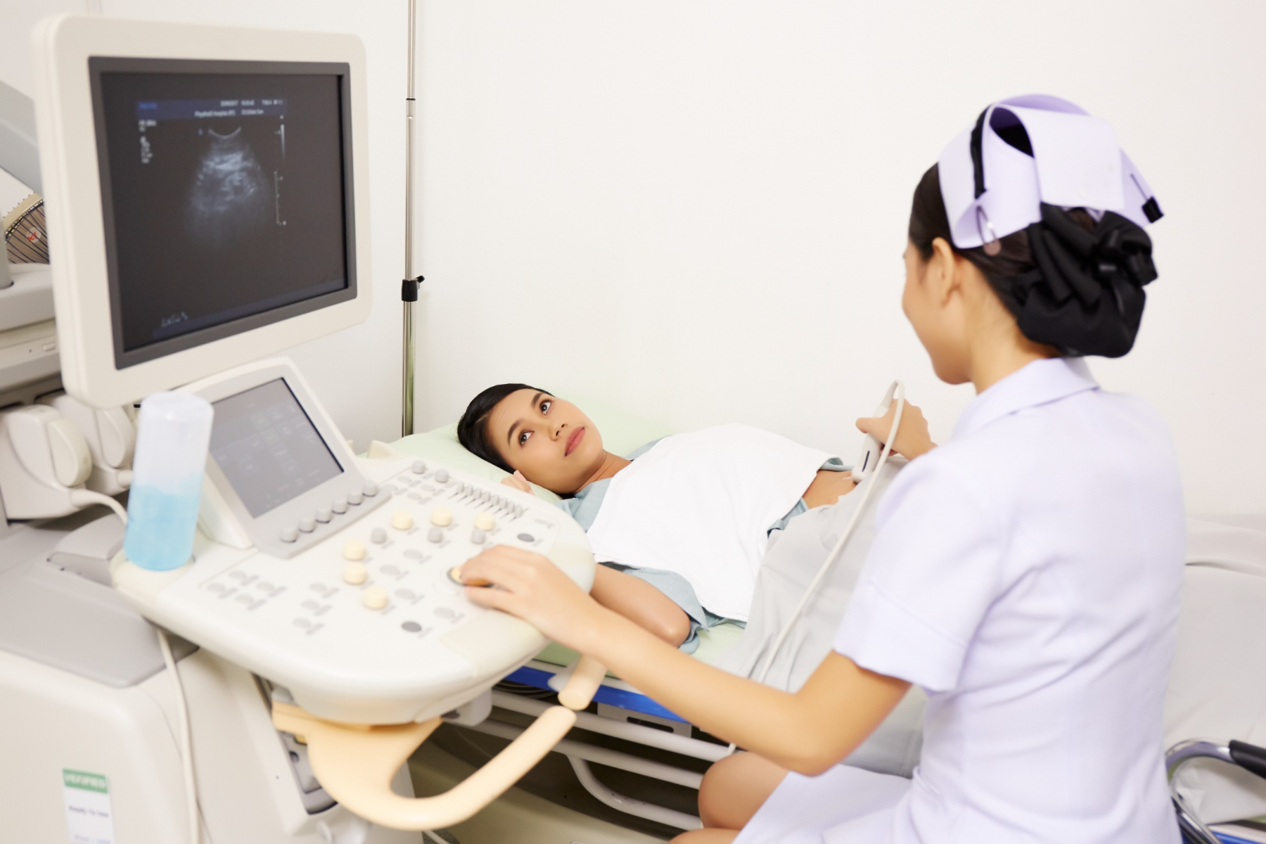 Nếu nhận thấy cơ thể có những biểu hiện bất thường, chị em cần khẩn trương đến cơ sở y tế để được thăm khám và có hướng điều trị kịp thời.