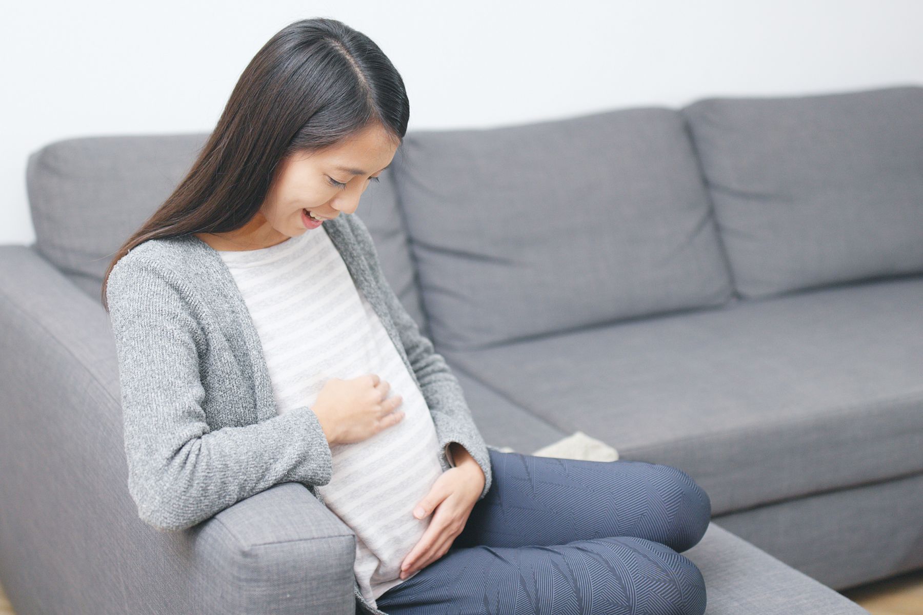 Sau bao lâu đóng bảo hiểm xã hội thì có thể hưởng chế độ thai sản? (Nguồn: Canva)