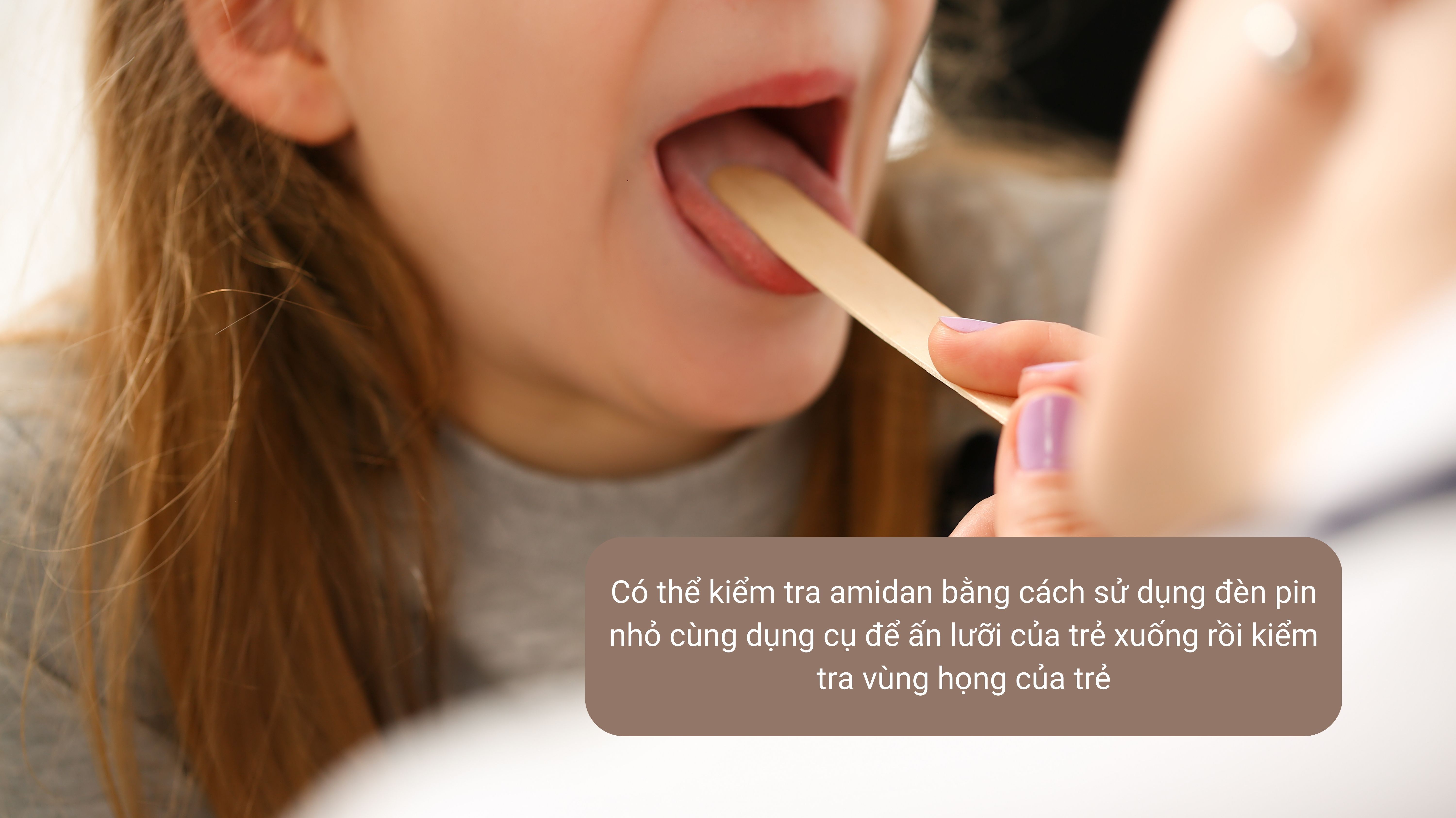 Kiểm tra amidan tại nhà - Nguồn: Canva