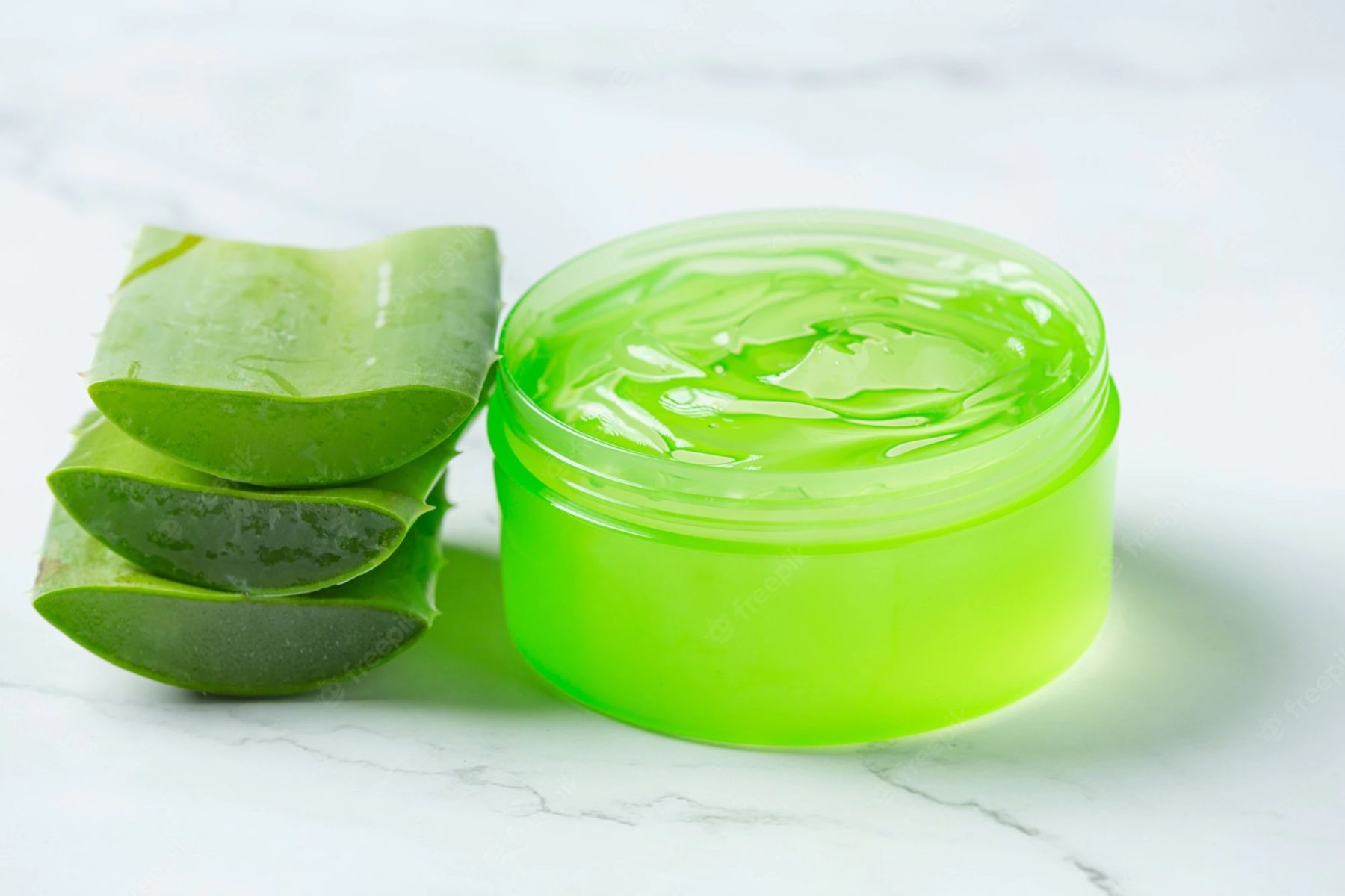 Trị rạn da cho bà bầu bằng nha đam và dầu oliu - phương pháp đơn giản có thể thực hiện ngay tại nhà.