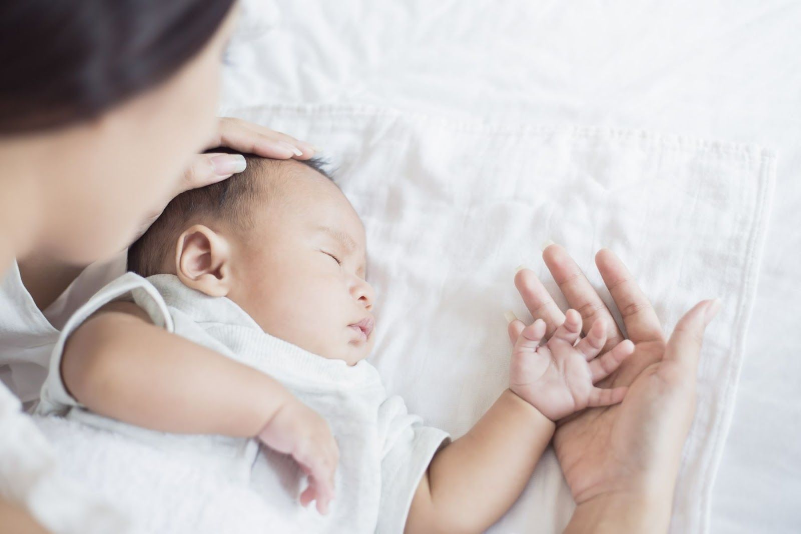 Trẻ em dưới 1 tuổi dễ bị viêm phế quản (Nguồn: Canva)