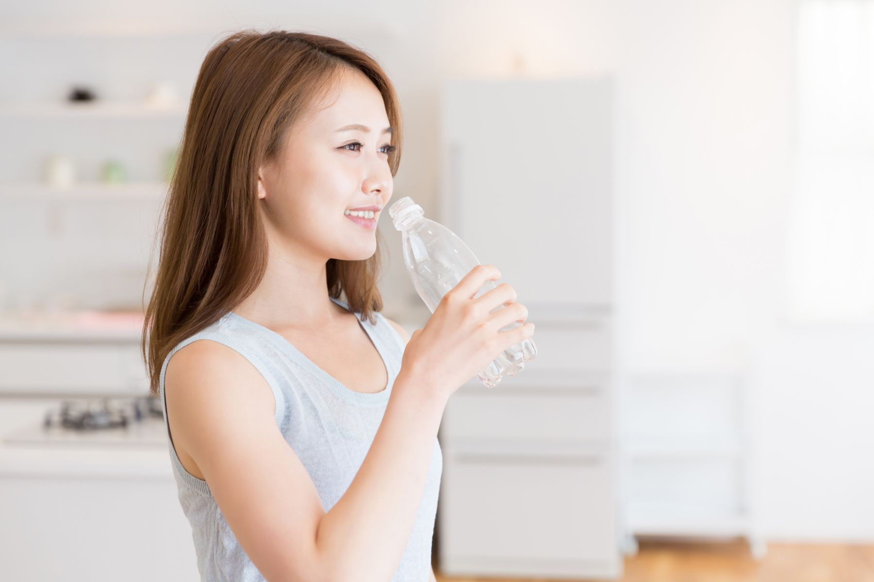 7 cách uống nước đúng cách giúp bạn khoẻ khoắn tươi tắn hơn (Nguồn: Canva)